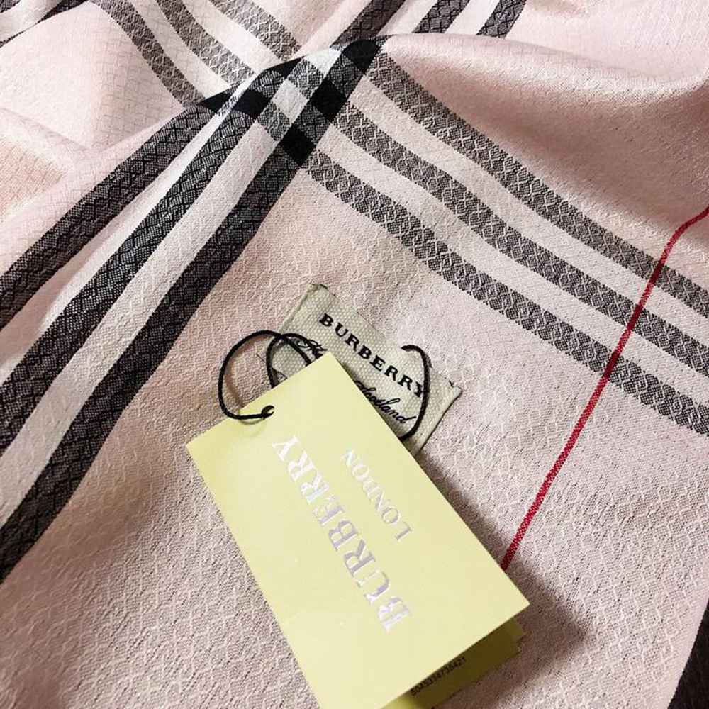 Bv*b*rry Scarf